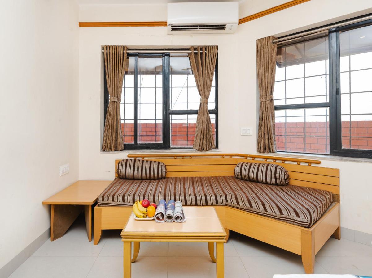 Hotel Galaxy Opp Surat Railway Station Exterior photo